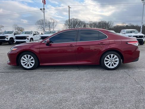 Used 2019 Toyota Camry LE image 8