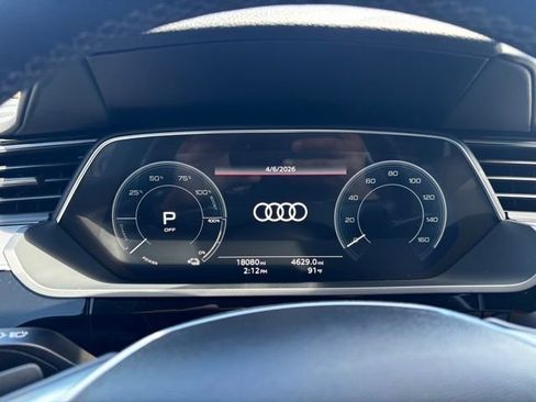 Used 2024 Audi Q8 e-tron Prestige w/ Prestige Package image 11