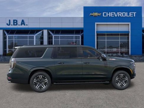 New 2026 Chevrolet Suburban Z71 w/ Comfort Package AWD/4WD image 5