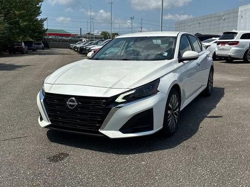 Used 2023 Nissan Altima 2.5 SV FWD image 9