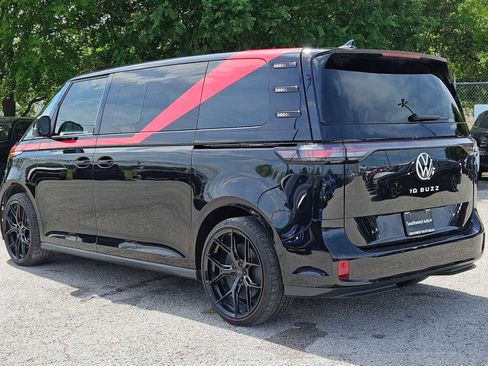 Used 2025 Volkswagen ID. Buzz Pro S image 4