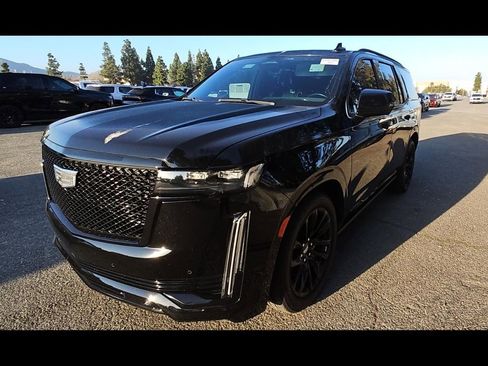 Used 2023 Cadillac Escalade Sport Platinum w/ LPO, ONYX Package image 7