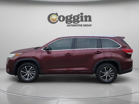 Used 2017 Toyota Highlander XLE image 2