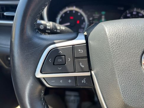 Used 2023 Toyota Highlander XLE AWD/4WD image 17
