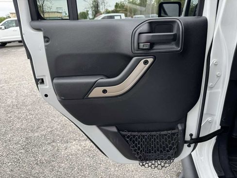 Used 2016 Jeep Wrangler Unlimited Sahara image 25