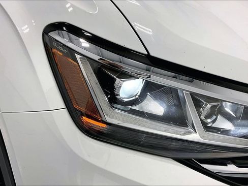 Used 2021 Volkswagen Atlas Cross Sport SE FWD image 35