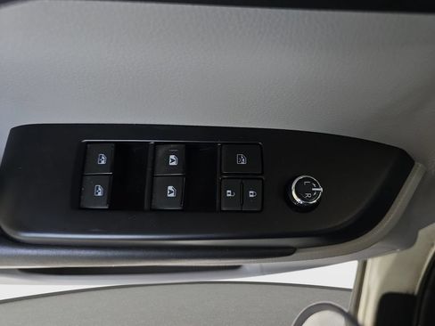 Used 2019 Toyota Highlander XLE w/ Carpet Mat Package (TMS) AWD/4WD image 31