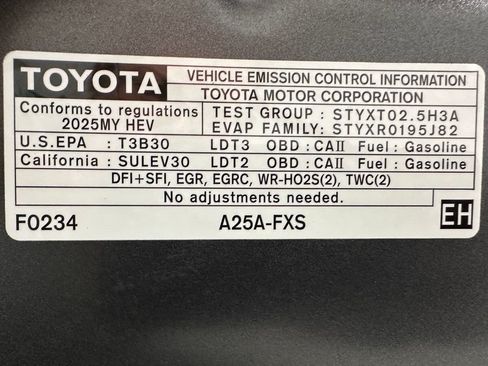 Used 2025 Toyota Sienna XLE w/ XLE Plus Package AWD/4WD image 76