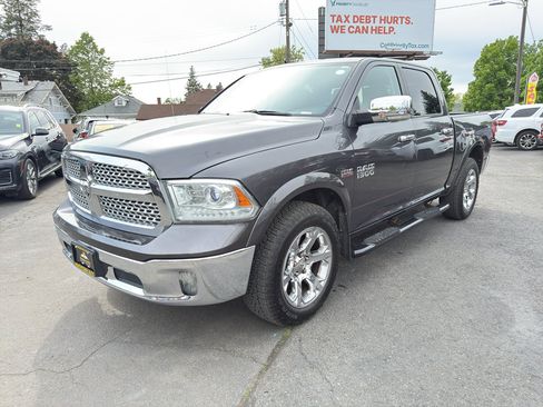 Used 2016 RAM 1500 Laramie w/ Convenience Group AWD/4WD image 2