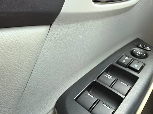 Used 2012 Honda Civic EX-L image 18