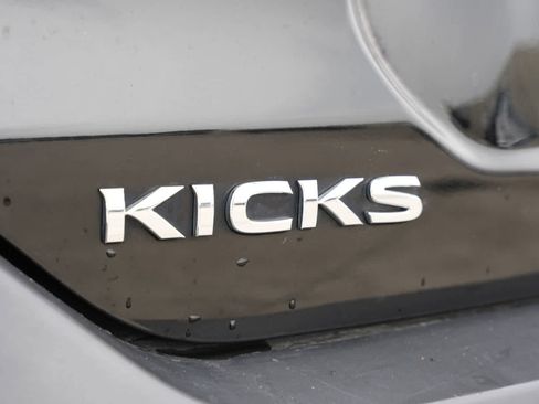 Used 2020 Nissan Kicks SR FWD image 17