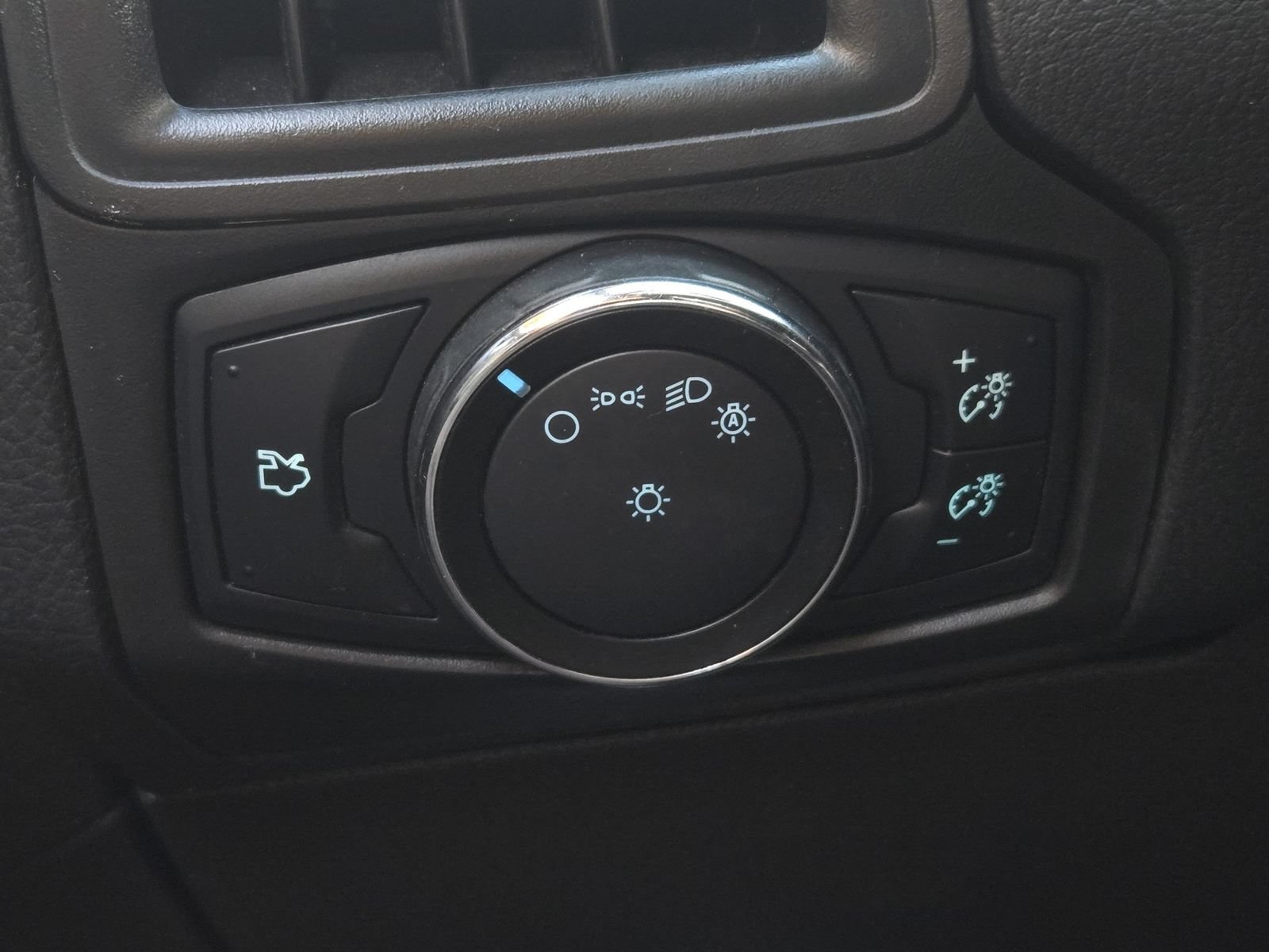 Used 2014 Ford Focus SE FWD image 19