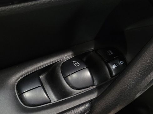 Used 2019 Nissan Rogue SV image 27