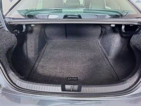 Used 2022 Volkswagen Jetta SE FWD image 29