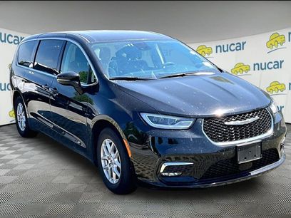 Used 2024 Chrysler Pacifica Touring-L