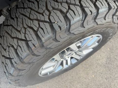 Used 2021 Ford F150 Lariat RWD image 9