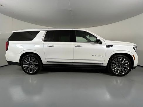 Used 2025 GMC Yukon XL Denali Ultimate w/ LPO, Floor Liner Package AWD/4WD image 8