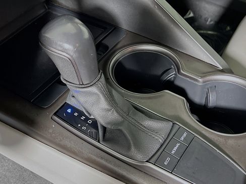 Used 2022 Toyota Camry SE image 24