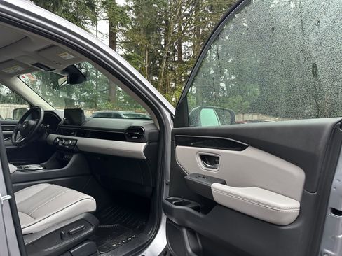 Used 2024 Honda Pilot Elite image 11