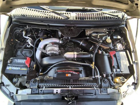 Used 2005 Ford F250 XL RWD image 21
