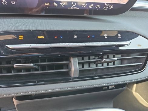 Used 2025 Buick Enclave Preferred FWD image 22