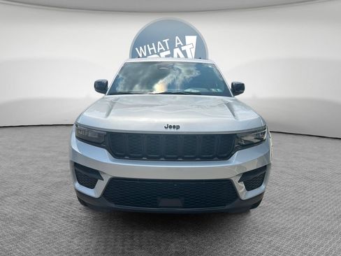 Certified 2023 Jeep Grand Cherokee Altitude AWD/4WD image 9