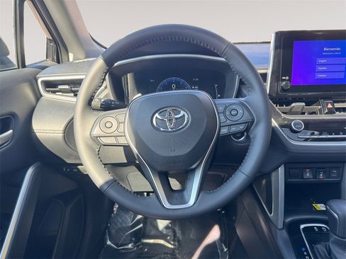 Used 2023 Toyota Corolla Cross XLE w/ Convenience Package image 12
