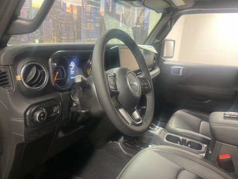 New 2025 Jeep Gladiator Sport image 9