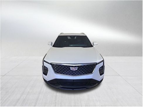 Certified 2024 Cadillac XT4 Premium Luxury image 3