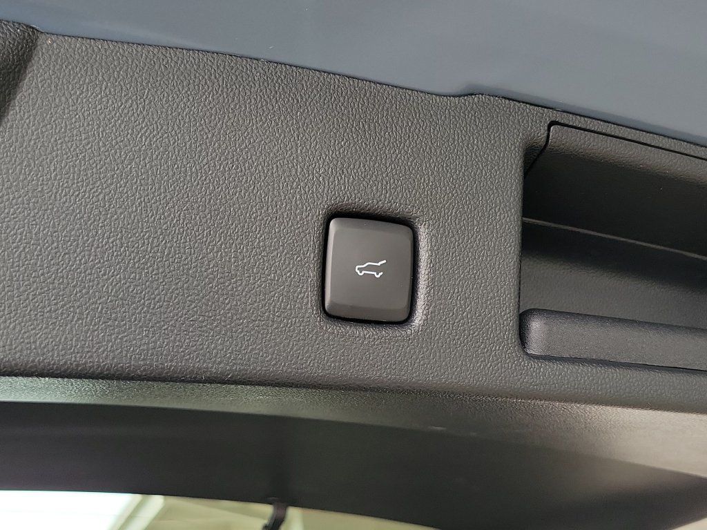 Used 2024 Ford Escape ST-Line w/ Tech Pack #1 FWD image 9