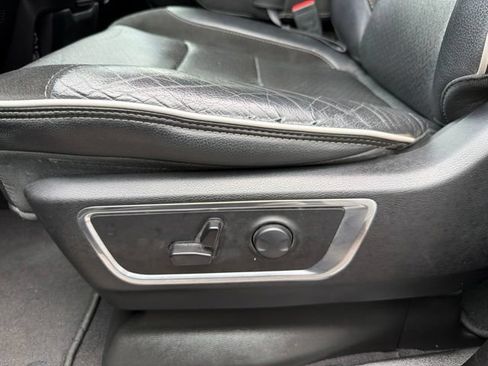Used 2025 RAM 1500 Laramie AWD/4WD image 9
