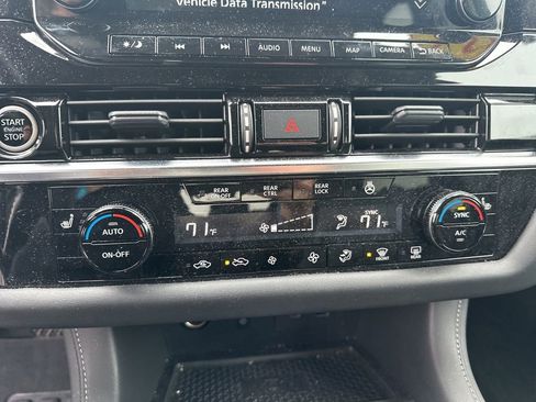 Used 2024 Nissan Pathfinder SL AWD/4WD image 9
