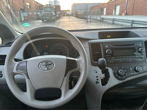 Used 2011 Toyota Sienna CE image 15