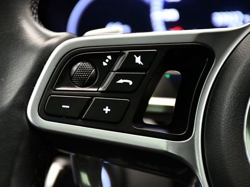 Used 2022 Porsche Cayenne image 27