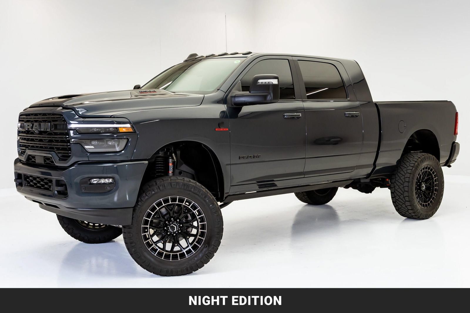 Used 2025 RAM 2500 Laramie w/ Night Edition AWD/4WD image 4
