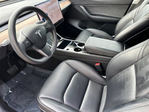 Used 2020 Tesla Model Y Long Range image 9