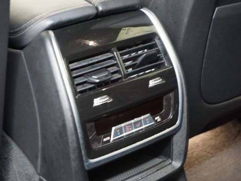 Used 2022 BMW X7 xDrive40i w/ M Sport Package image 19