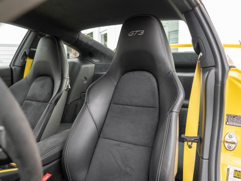 Used 2018 Porsche 911 GT3 w/ Sport Chrono Package image 11