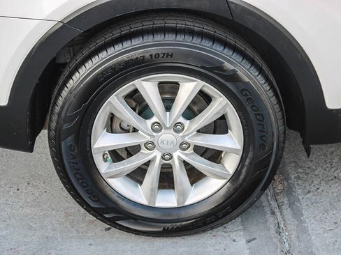 Used 2017 Kia Sorento LX image 12