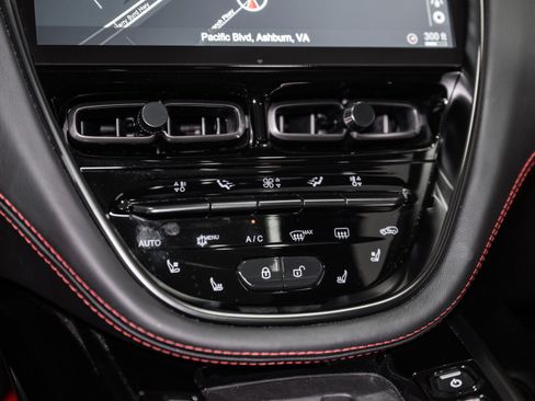 Used 2021 Aston Martin DBX AWD/4WD image 34
