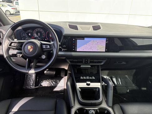 Used 2024 Porsche Cayenne image 20