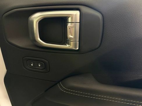 Used 2019 Jeep Wrangler Unlimited Sahara AWD/4WD image 34