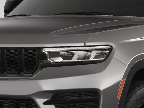 New 2025 Jeep Grand Cherokee Altitude image 8