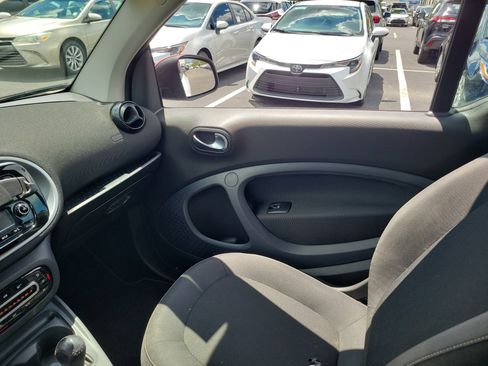 Used 2018 smart fortwo electric drive image 16