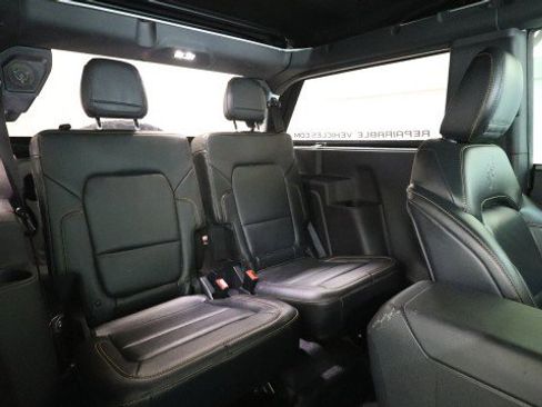 Used 2023 Ford Bronco Badlands w/ Sasquatch Package AWD/4WD image 11
