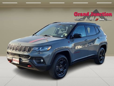 Used 2024 Jeep Compass Trailhawk image 3