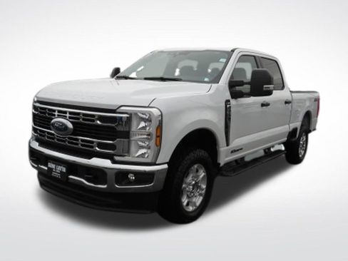 Certified 2025 Ford F250 XLT AWD/4WD image 3