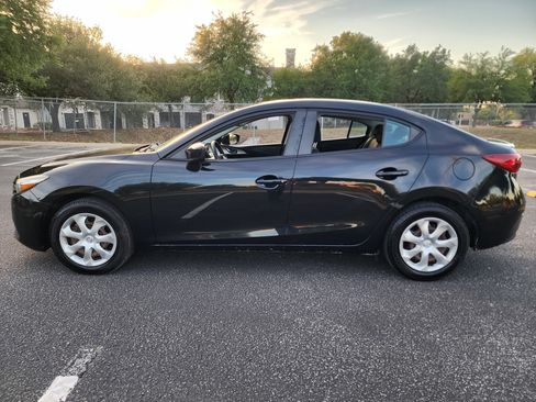Used 2018 MAZDA MAZDA3 Sport FWD image 4