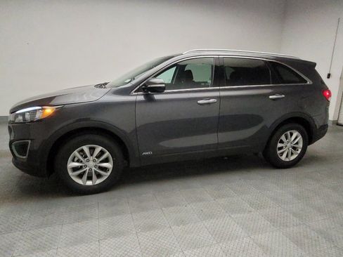Used 2017 Kia Sorento AWD w/ LX Convenience Package image 2
