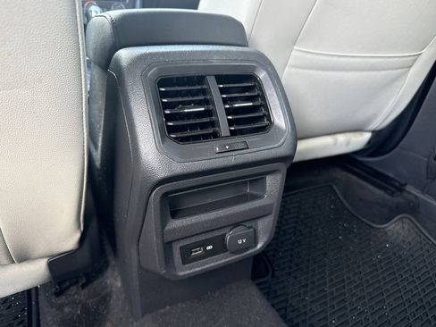 Used 2019 Volkswagen Tiguan SEL FWD image 25